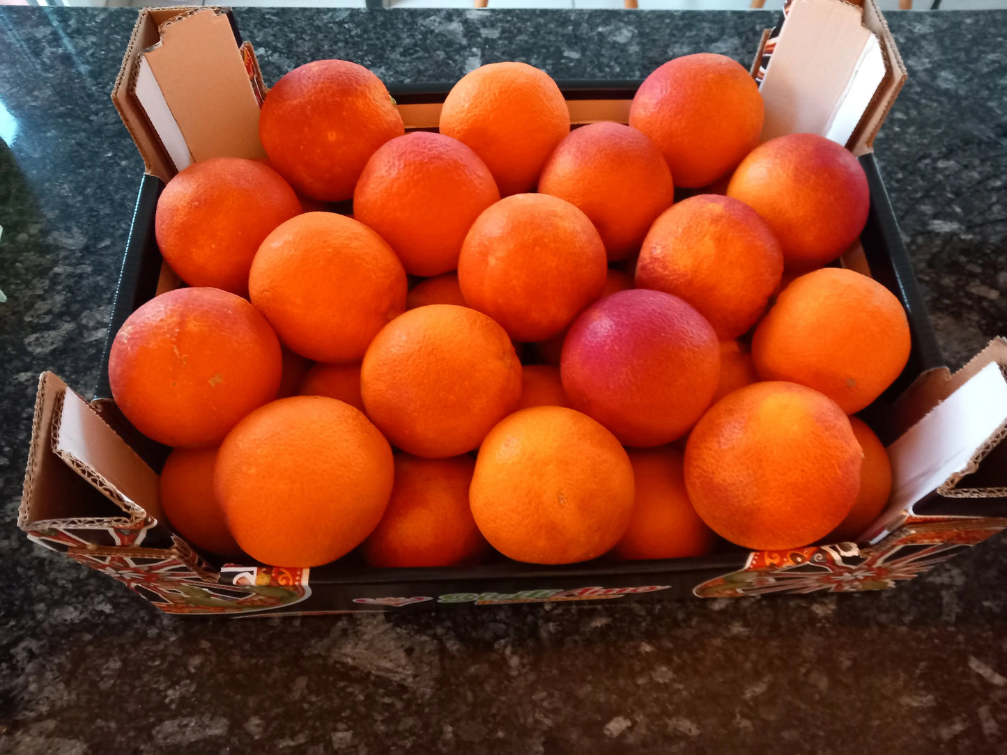 Caissette 7kg Oranges 100% sanguines Tarocco Ippolito de Sicile, ''Non traités''(Disponibilité: Janvier à Mars) Les Saveurs de Sicile