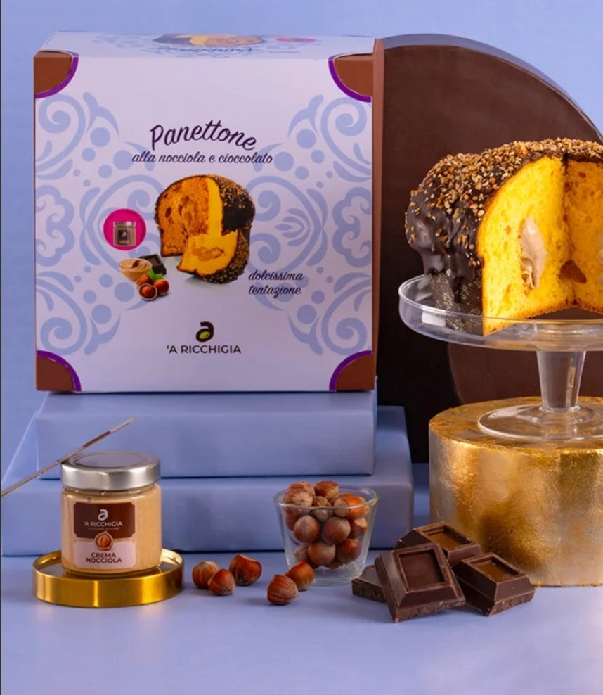 Panettone aux noisettes avec un pot de crème aux noisettes 190gr.